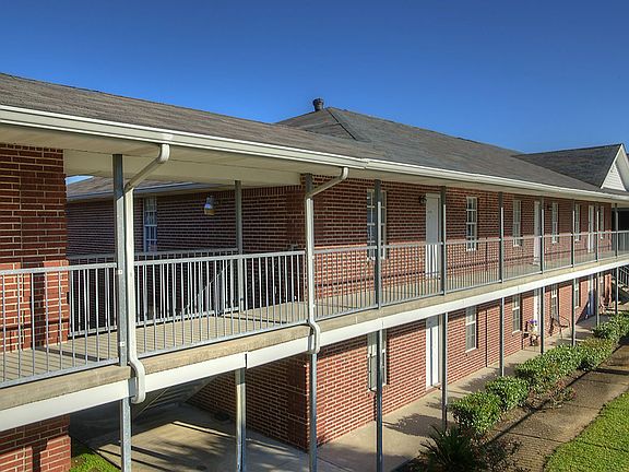 3rd image of 2575 N 31st St #208