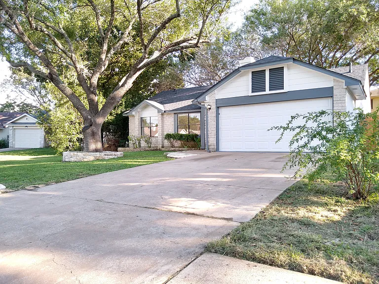 1813 Laurel Path — Photo 2