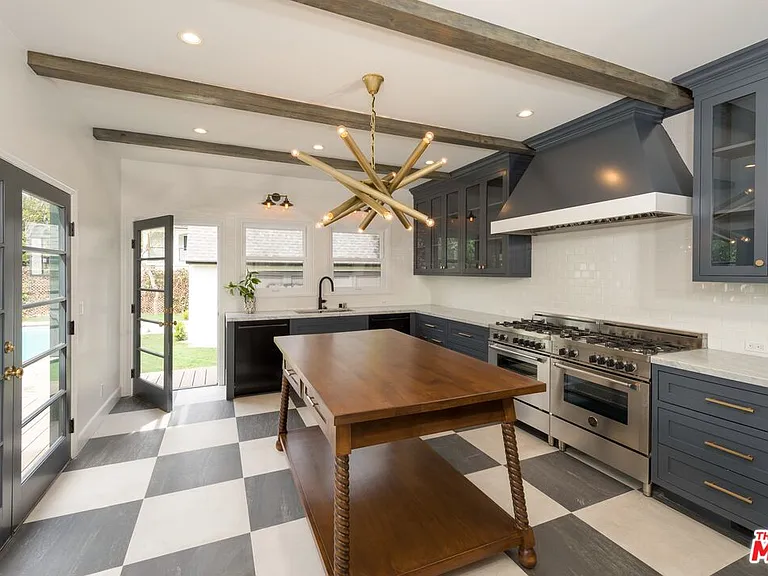 455 N Highland Ave — Photo 6