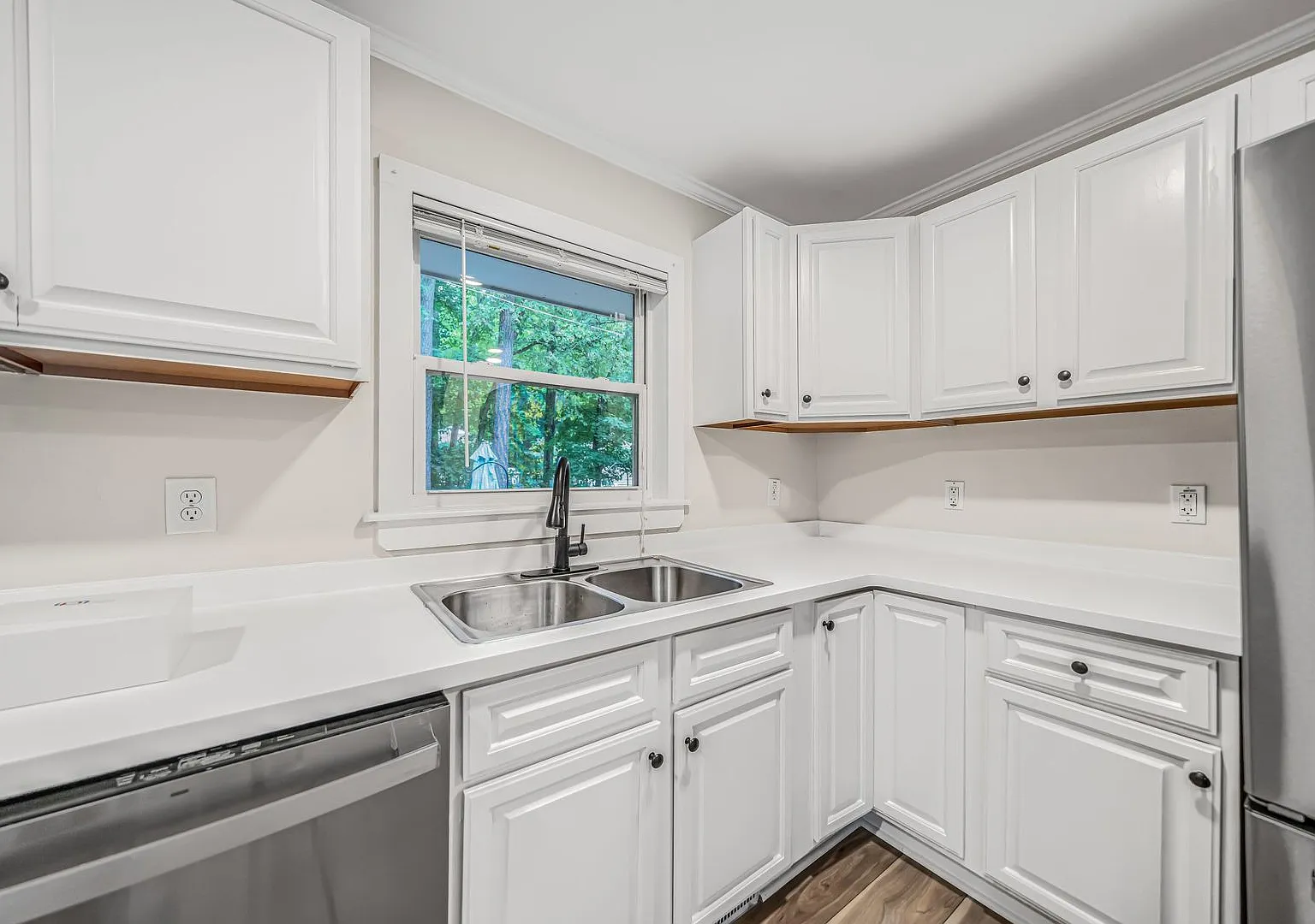221 Howell Street — Photo 4