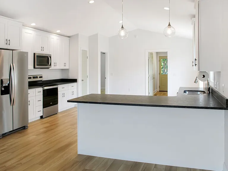 562 N Bayard Ave — Photo 7