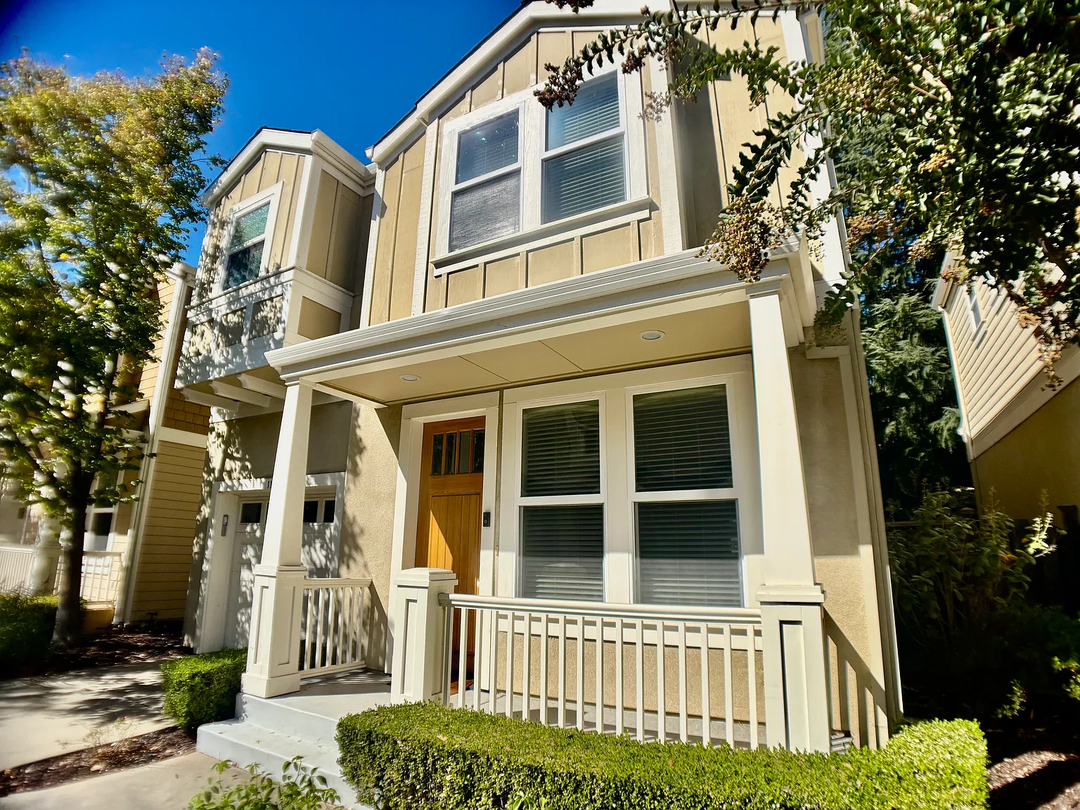 3 bed, 2.5 bath, 1390 sqft, $5,495 — Photo 3