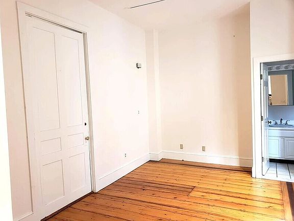 4th image of 352 Harvard St APT 1