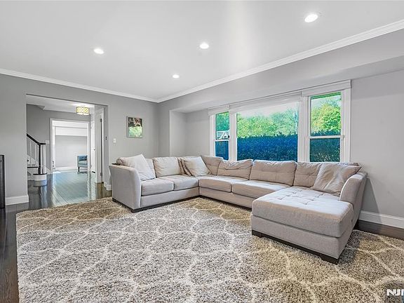 5th image of 248 Wayfair Cir