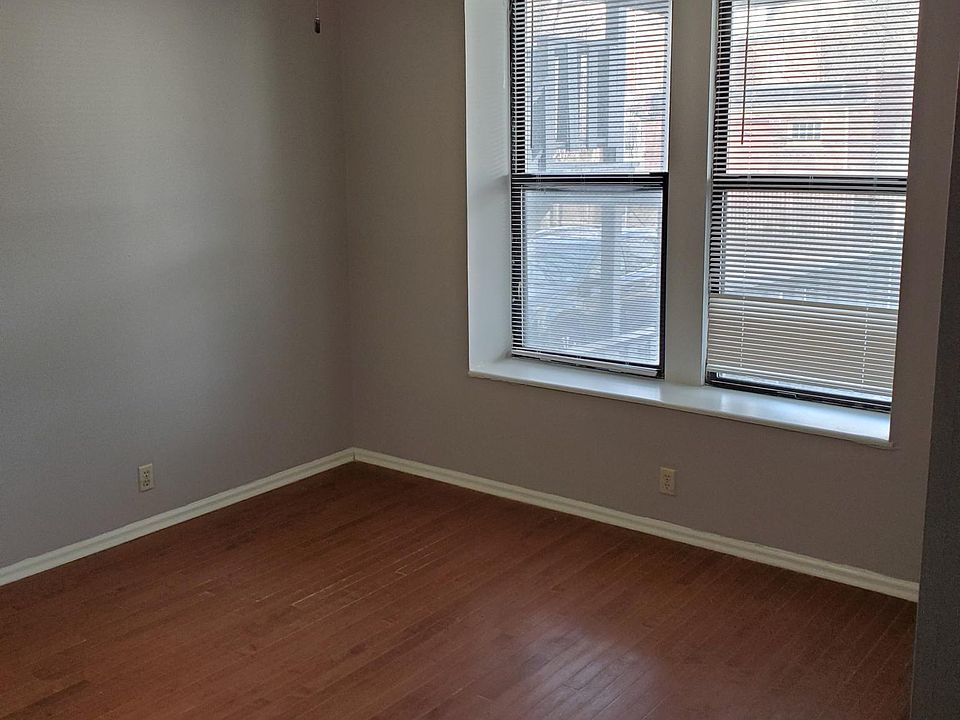 Dining room with Ceiling fan