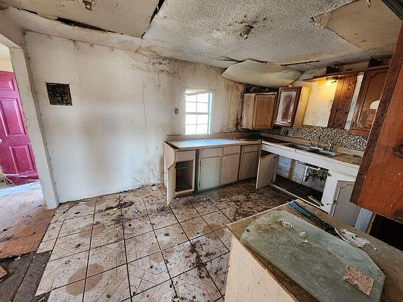 5th image of 1511 Gray St