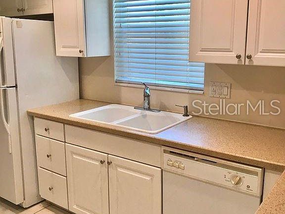 5th image of 3027 Gulf Gate Dr