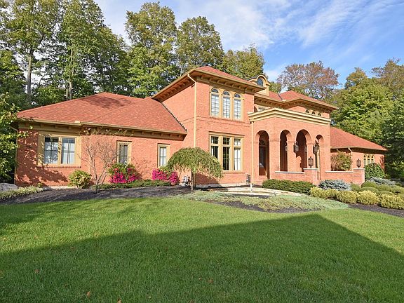 2nd image of 4888 Woodhaven Dr