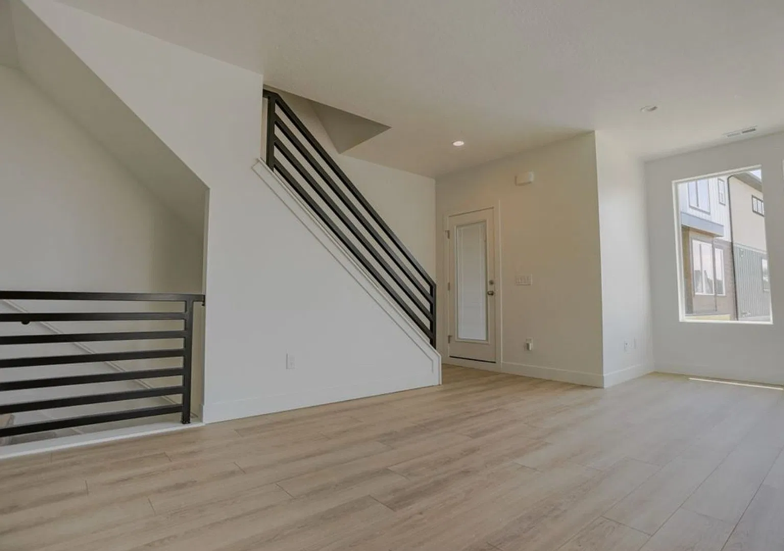 Modern Haven in Sandy — Photo 3