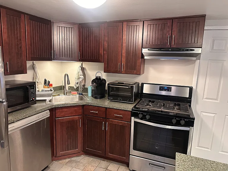 1613 W Pierce Ave #G — Photo 6