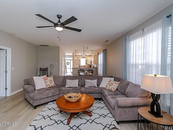 4th image of 528 Village Green Dr #B