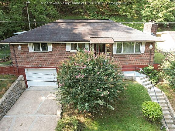 3rd image of 917 Woodhaven Dr