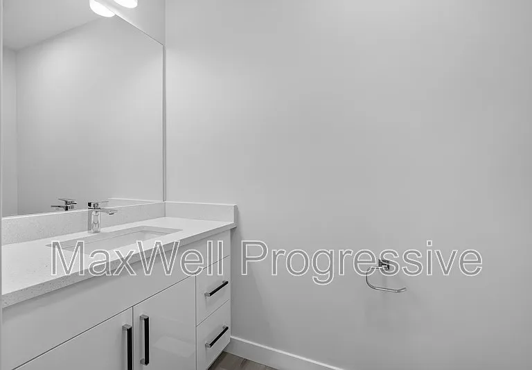 10821 112th St NW #1 — Photo 12