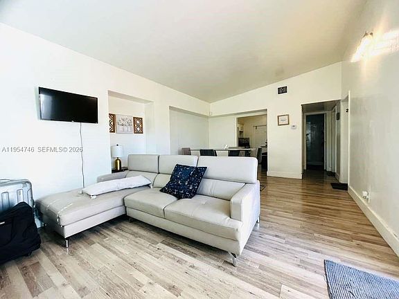 2nd image of 3101 SW 18th St