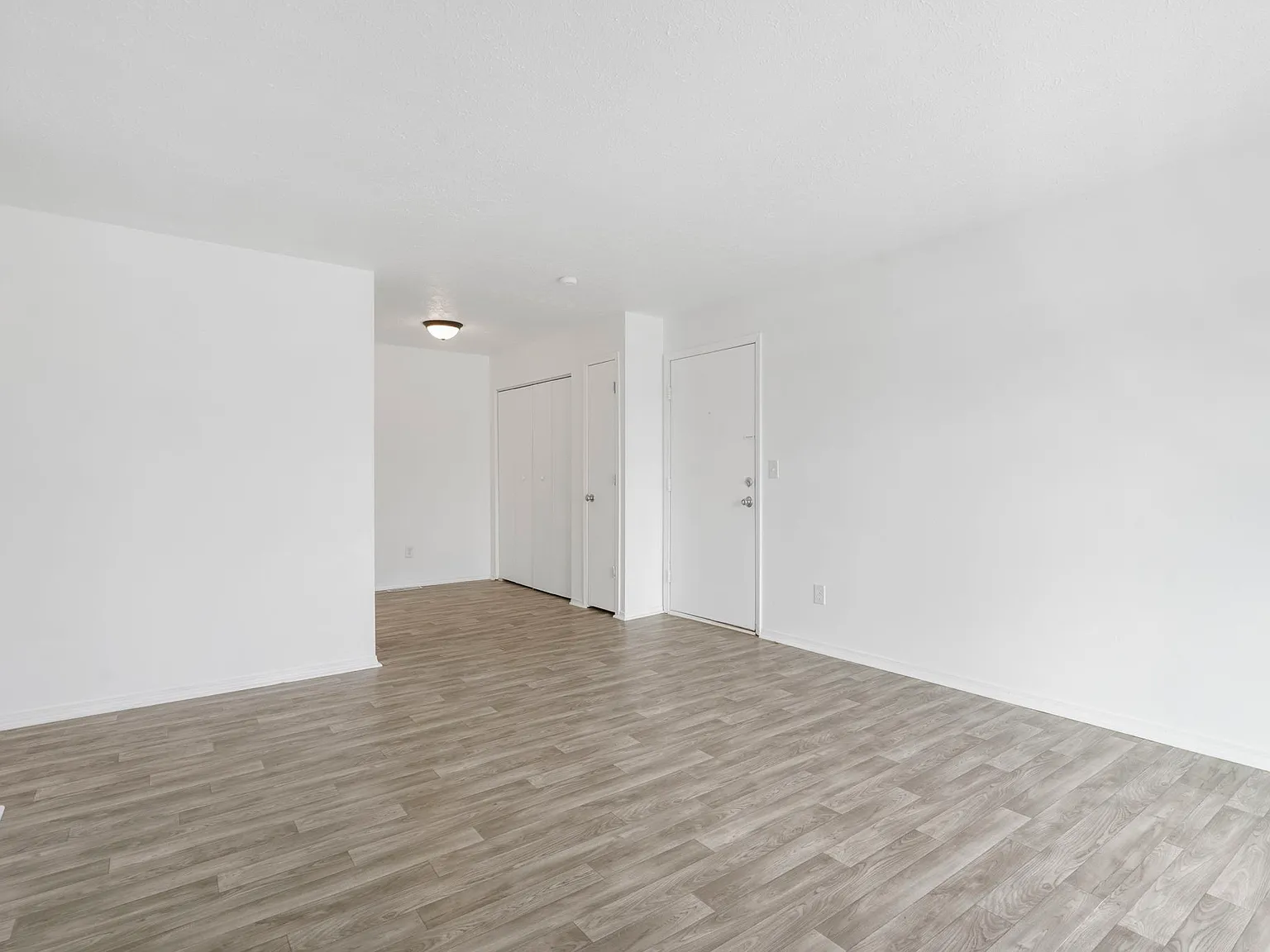 2 bed, $815 — Photo 2