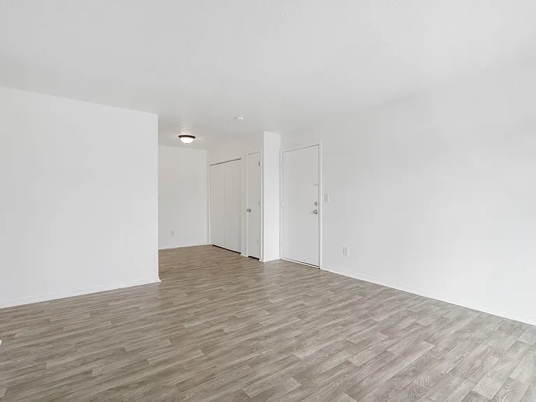 722 Brett Cir — Photo 2