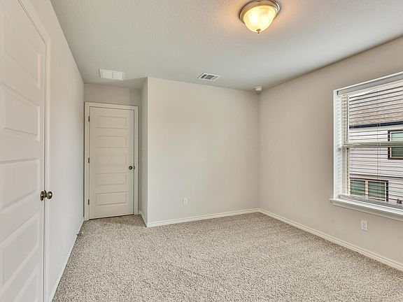 5th image of 701 Hays Hill Dr #12-1