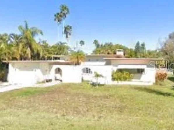 16307 2nd St E, Redington Beach, FL 33708