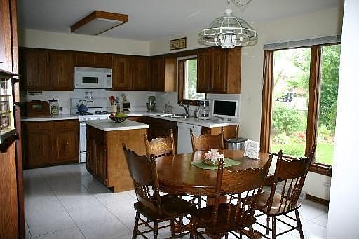 5th image of 770 Castlewood Ln