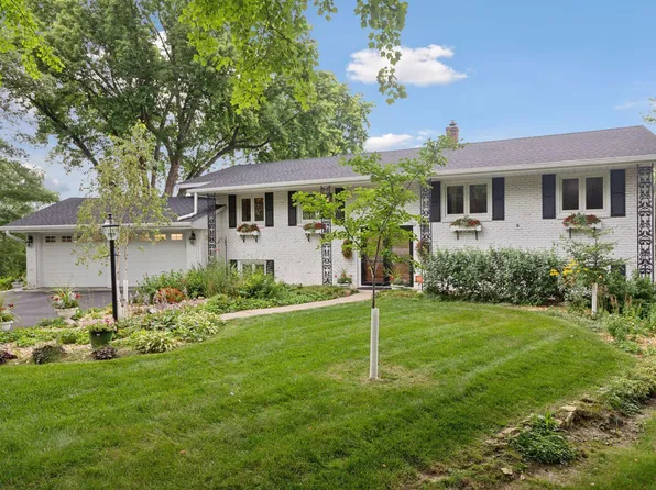 1936 Kenwood Dr E, Maplewood, MN 55117