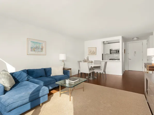 200 East 94th Street image 3 of 10