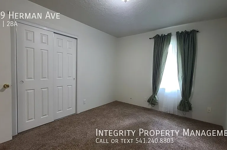 659 Herman Ave — Photo 6