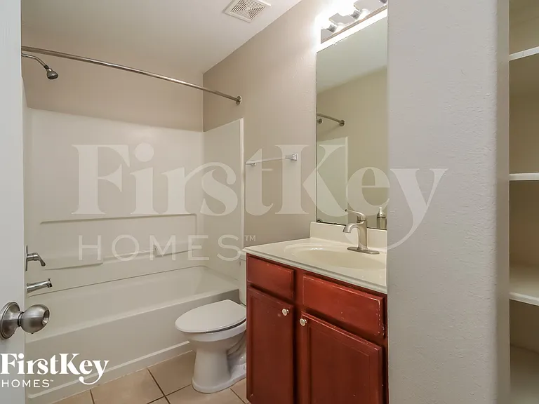 9518 Peridot Green Dr — Photo 16