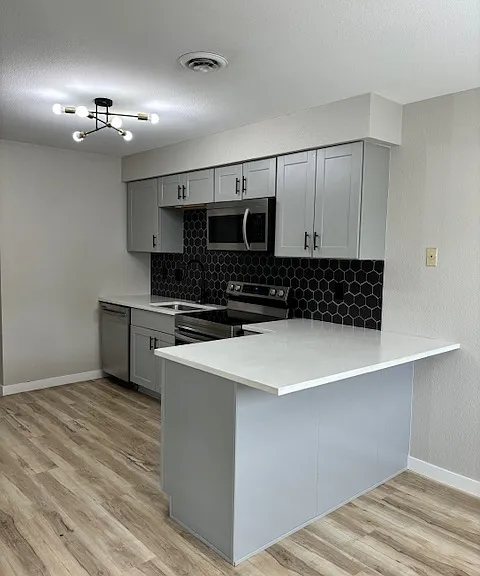 101 4th St #1 — Photo 1