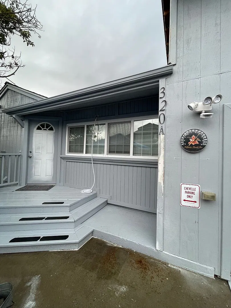 Beautiful Remodeled Oakley 2 Bedroom Home. — Photo 2