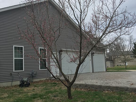 5th image of 156 Saint Clair Dr