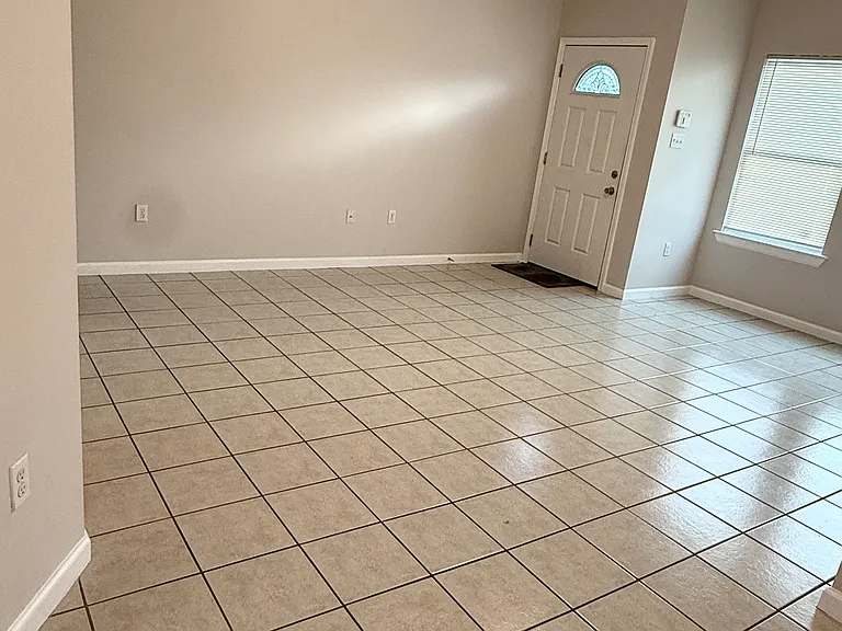3925 Clematis St — Photo 3