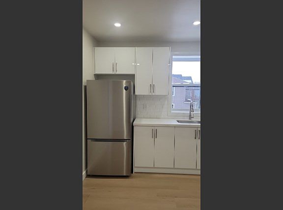 2nd image of 304 Albert St W #205