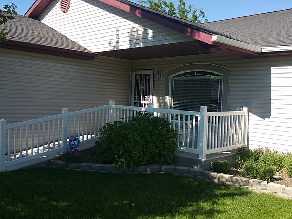 2nd image of 206 Cedar Park Cir