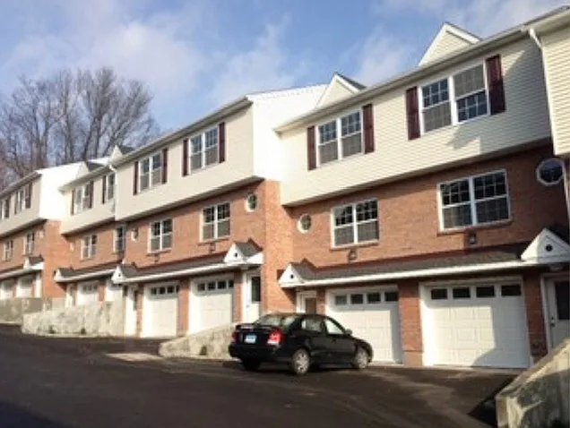 1524 Highland Ave #24 — Photo 1