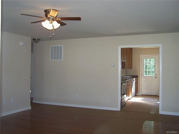 4th image of 4028 Moss Point Dr