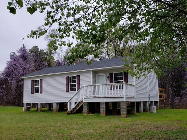 881 Wateree Estates Rd, Winnsboro, SC 29180