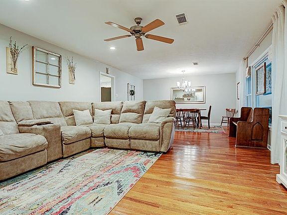 3rd image of 4320 42nd St
