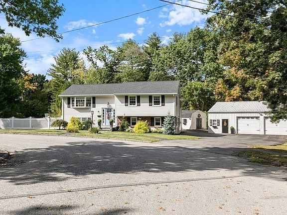 2nd image of 4 Gaywood Cir