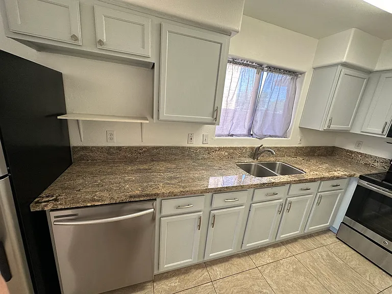 1005 E Water St #1 — Photo 6