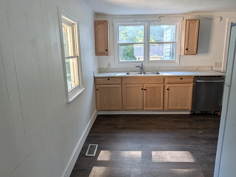 1908 Darnell Dr — Photo 11