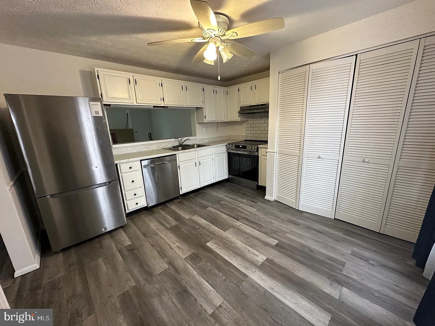 2 bed, 1.5 bath, 1220 sqft, $2,200 — Photo 2