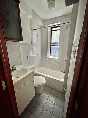 Rented by Bedford Realty USA Corp | media 5