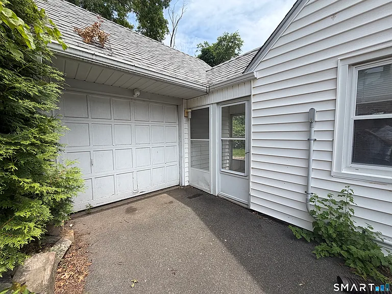 16 Harding Ave — Photo 2