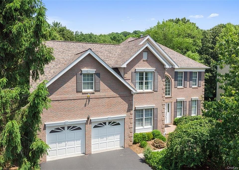 1st image of 17 Carlton Dr
