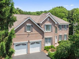 17 Carlton Dr, Mount Kisco, NY 10549