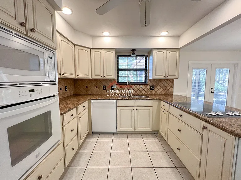 2505 Semoran Dr — Photo 18