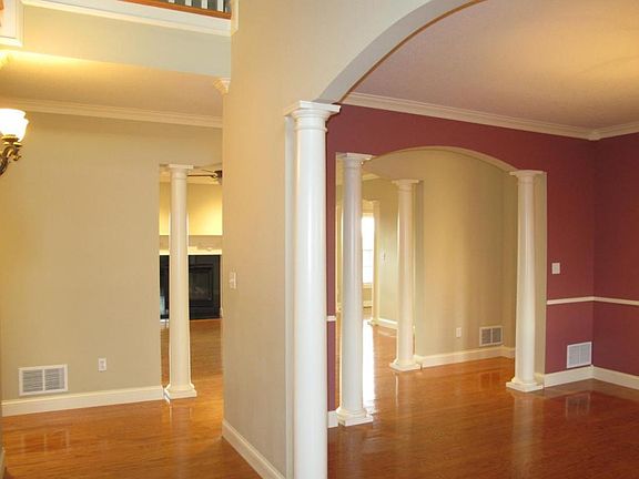 5th image of 726 Vineyard Cir