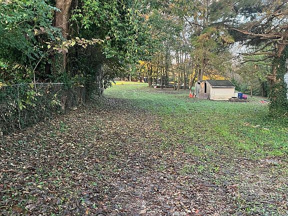 4th image of 1070 Stamping Ground Rd