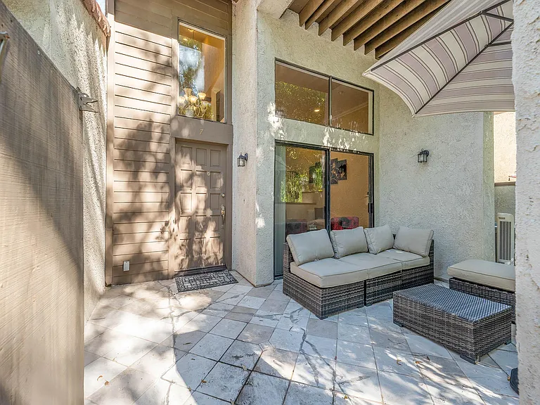 5800 Owensmouth Ave #7 — Photo 4