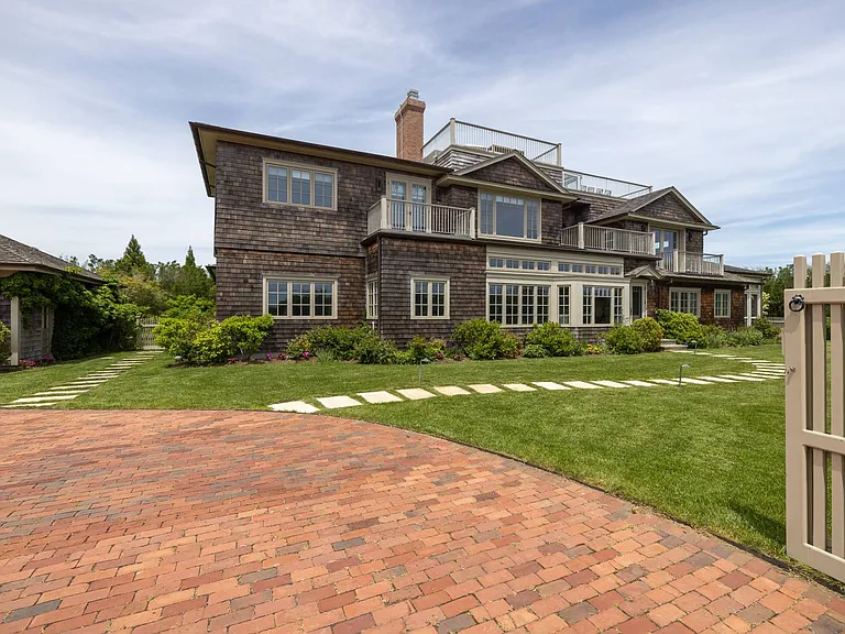 42 Crestview Ln — Photo 2